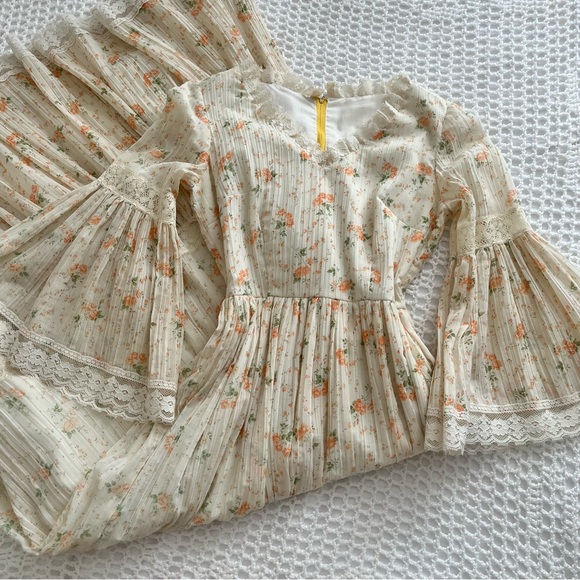 Floral Bell Sleeve Top - Picture 3 of 5